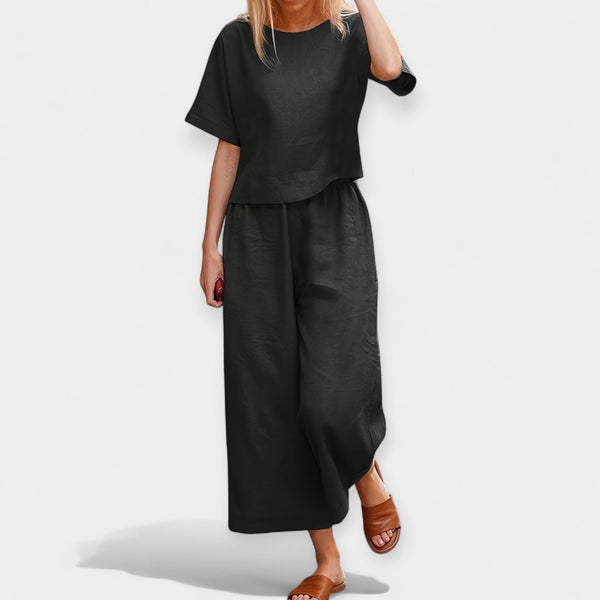 Completo pantaloni ariosi con top a maniche corte