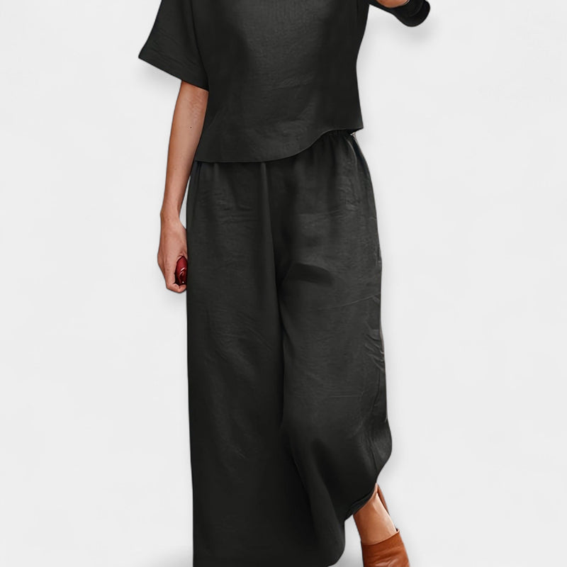 Completo pantaloni ariosi con top a maniche corte