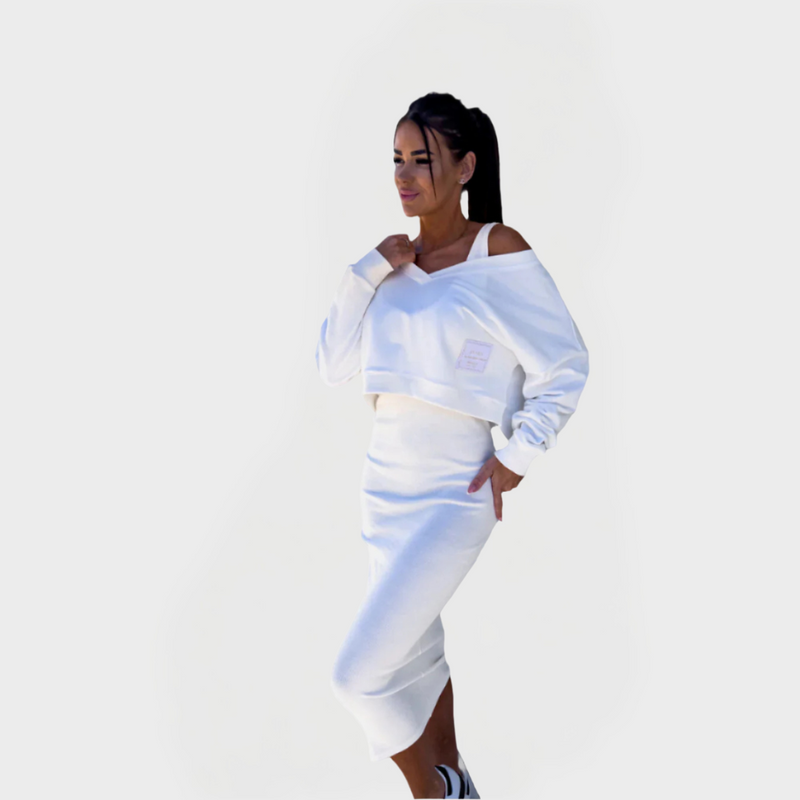 Conjunto de verano con sudadera y vestido para mayor comodidad y estilo.
