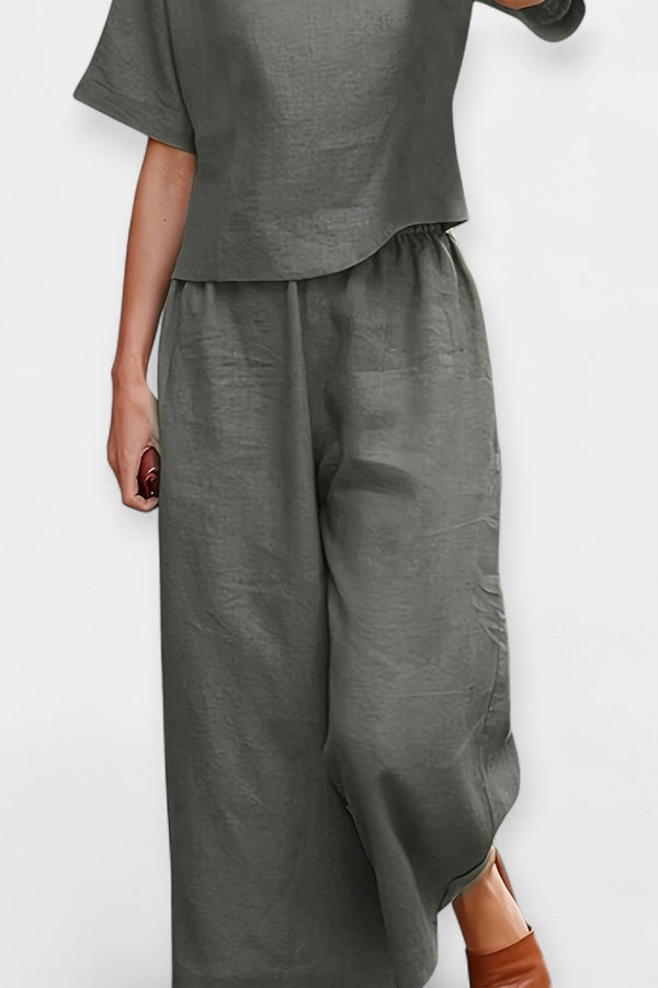 Completo pantaloni ariosi con top a maniche corte