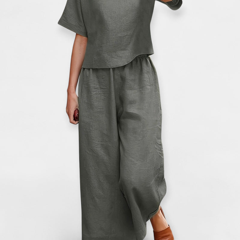 Completo pantaloni ariosi con top a maniche corte