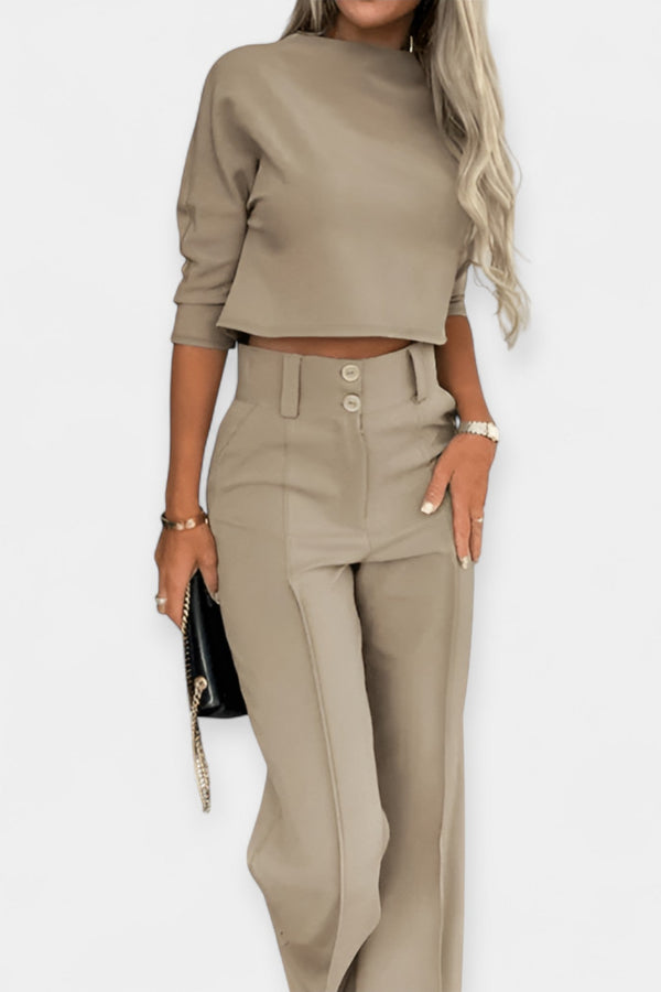 Completo crop top e pantaloni