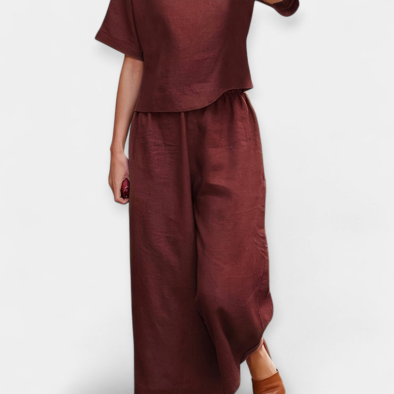 Completo pantaloni ariosi con top a maniche corte