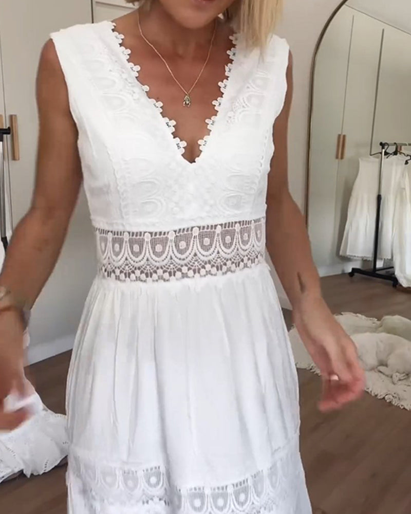 Eleni | Elegant Dress with Lace and V-Neck