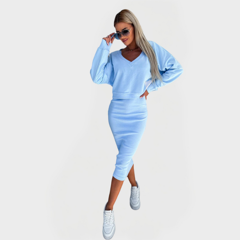 Conjunto de verano con sudadera y vestido para mayor comodidad y estilo.