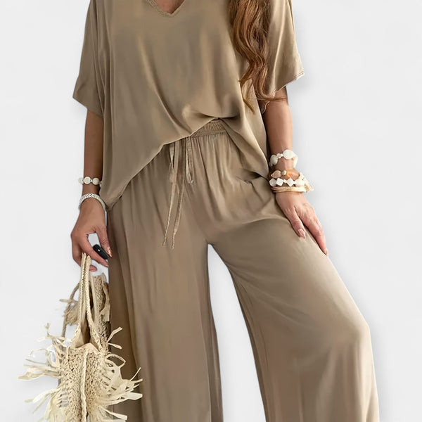 Completo arioso con pantaloni larghi e camicetta ampia