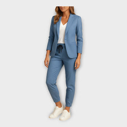 Completo da donna con blazer e pantaloni jogger