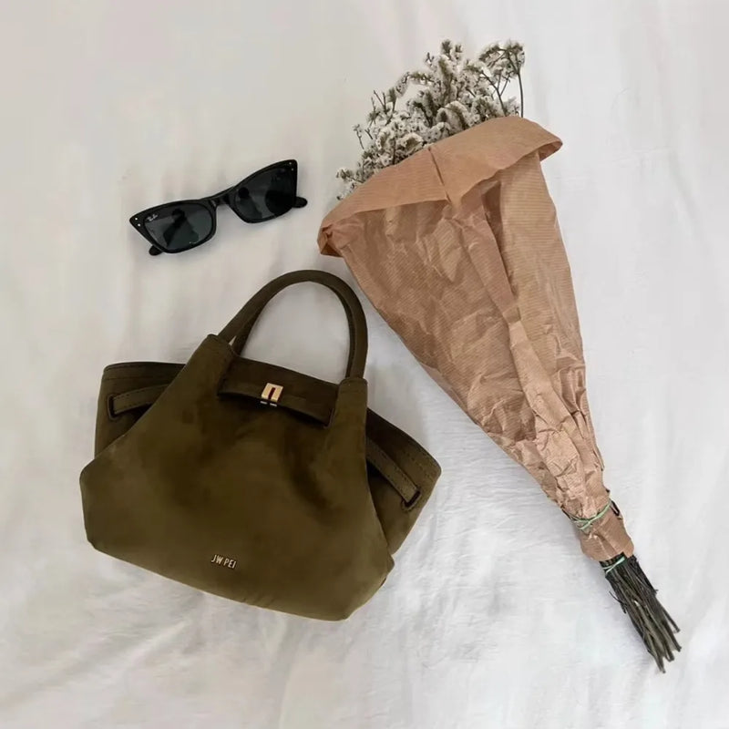 Riley™ - Borsa ascellare in micropelle scamosciata