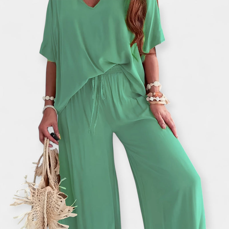 Completo arioso con pantaloni larghi e camicetta ampia