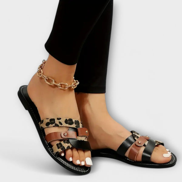 Eleganti sandali con design incrociato