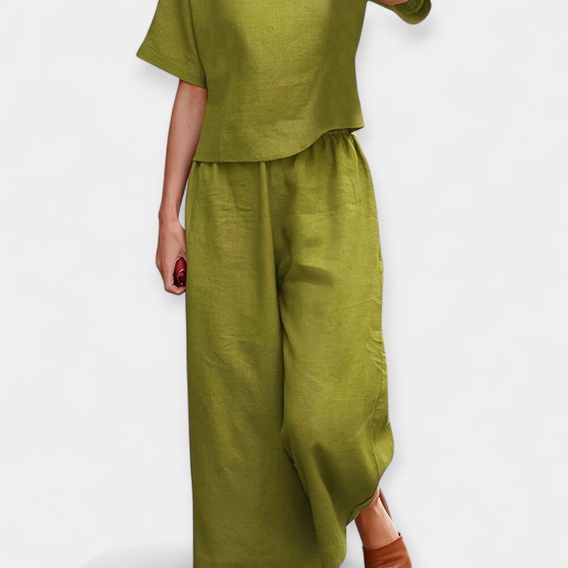 Completo pantaloni ariosi con top a maniche corte
