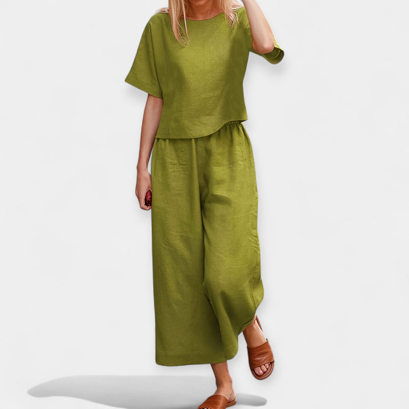 Completo pantaloni ariosi con top a maniche corte