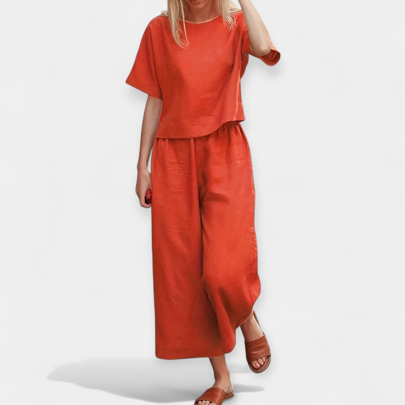Completo pantaloni ariosi con top a maniche corte