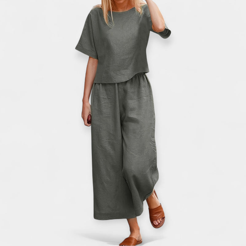 Completo pantaloni ariosi con top a maniche corte